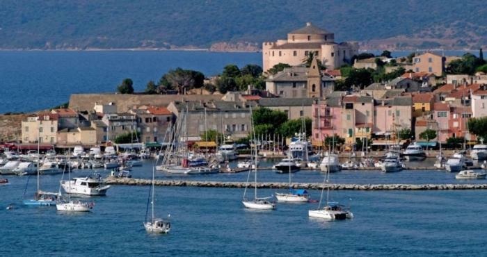 Appartement Plein Centre Saint Florent Face Au Port エクステリア 写真